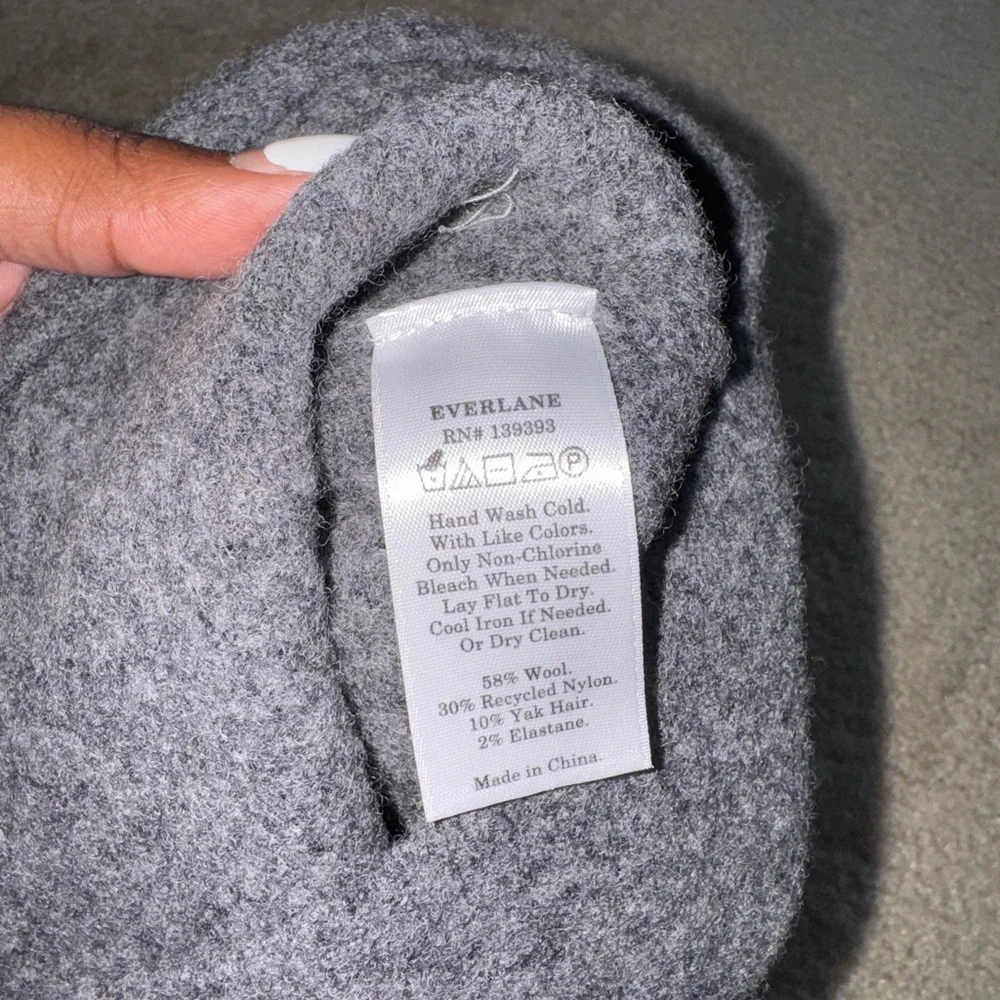 Everlane Charcoal cropped Tank - Picture 3 of 4